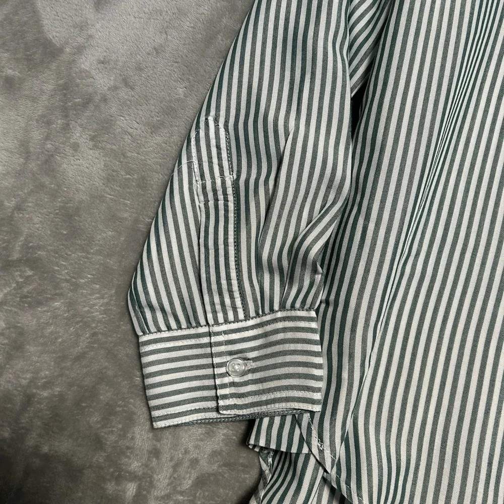Velvet Heart Los Angeles Button Down Shirt Women’s Medium Green White Stripe
